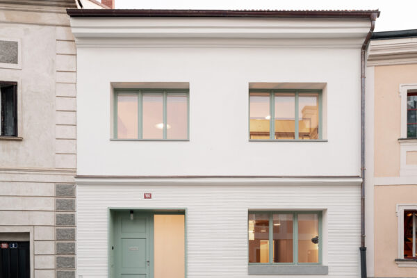 Rekonstrukce domu v Kutné Hoře, autoři BYRÓ architekti / Jan Holub, Tomáš Hanus, foto Alex Shoots Buildings