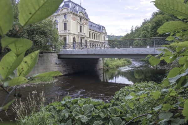 Festivalový most v Karlových Varech, autoři Jan Lebl a Emilie Rážová, foto Tereza Práchenská