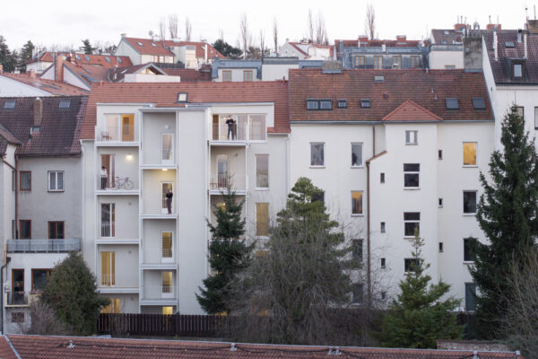 Bytový dům na Břevnově v Praze, autoři BY architects / Markéta Zdebská, Marek Žáček, foto Alex shoots buildings