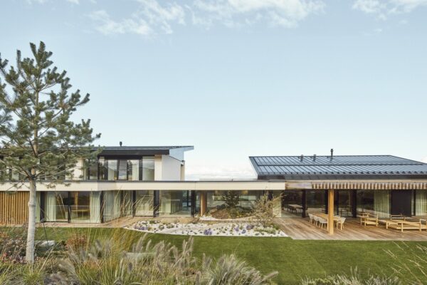 Vila u Prahy, autoři Michal Kunc, Petr Tesař, Pavol Sojka, Michal Sůva / ATELIER KUNC architects, foto Peter Fabo