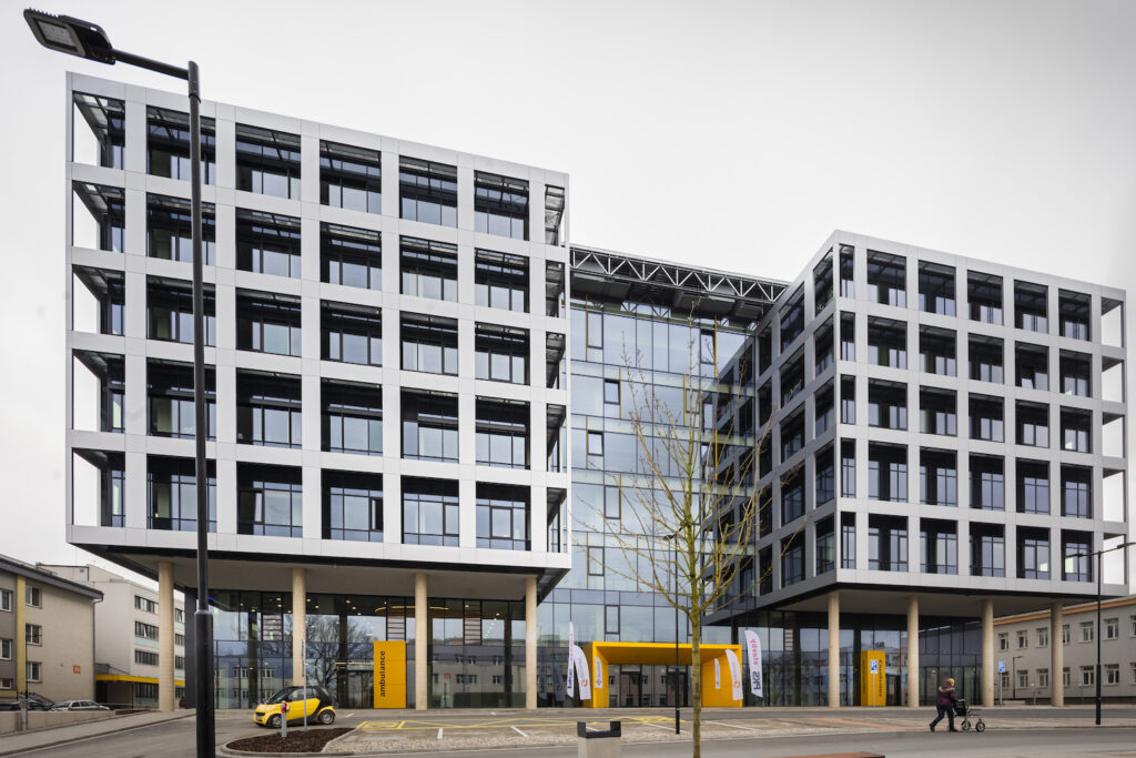 Pavilon urgentního příjmu a chirurgických oborů Pardubické nemocnice