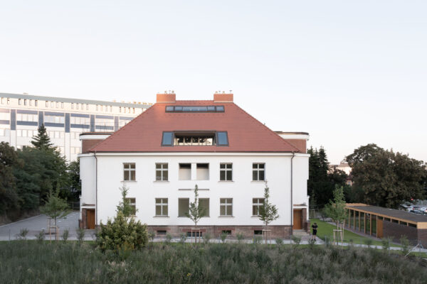 Bytová vila na Vinohradech v Praze, autoři PAPUNDEKL ARCHITEKTI, foto Alex Shoots Buildings