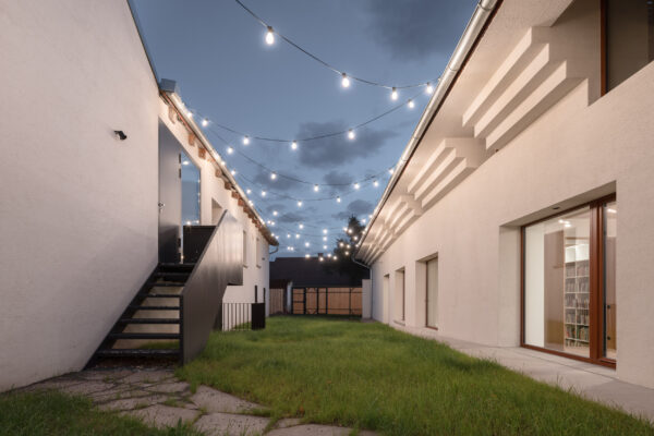 Rekonstrukce komunitního centra v Máslovicích, autoři ATELIER BOD ARCHITEKTI, foto Tomáš Slavík