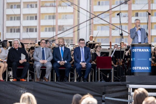 Slavnostní akt k poklepání základního kamene koncertního sálu, foto Jiří Zerzoň