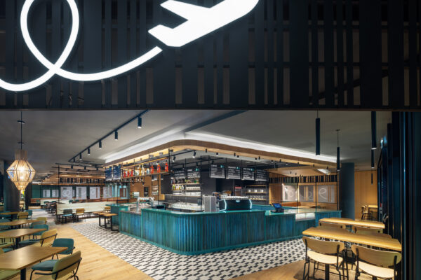 Interiér restaurace na pražském letišti, autoři archicraft, foto Tomáš Dittrich