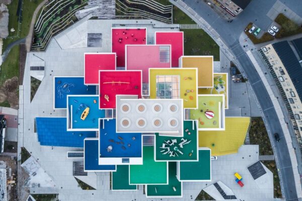 LEGO House v Billundu, autoři Bjarke Ingels Group BIG, foto Rasmus Hjortshøj