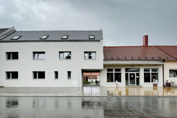 Obecní bydlení v Šumicích, autorky ellement architects, foto Dušan Tománek, Jitka Ressová