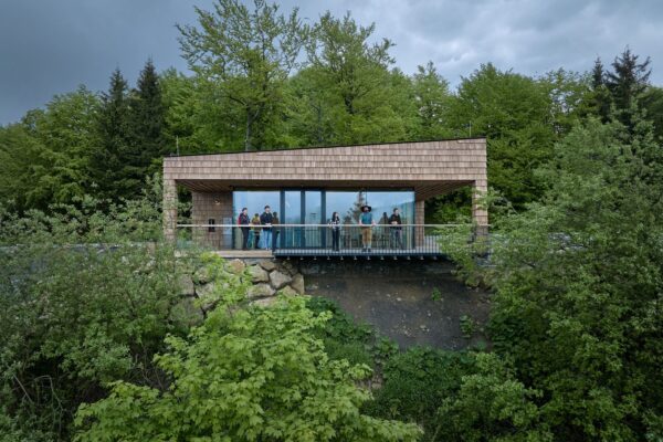 Brána Pusteven v Beskydech, autoři henkai architekti, foto BoysPlayNice