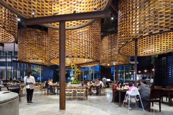 Interiér pizzerie v Hanoji, autoři ODDO architects, foto Hoang Le