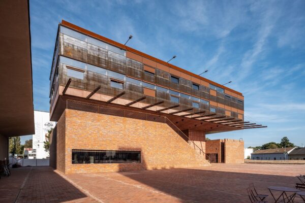 Novostavba galerie a dílen v Pardubicích, autoři Šépka architekti, foto Aleš Jungmann