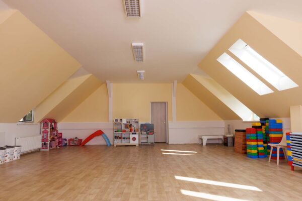 Střešní okna VELUX přinesla do školky světlo i čerstvý vzduch