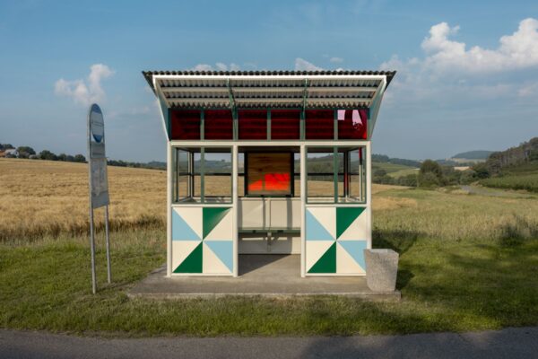Autobusová zastávka v Podmoklech, autoři DEBYT, foto Eva Foremanová