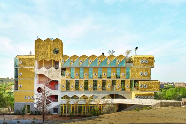 Škola Reggio School, autoři ANDRES JAQUE / OFFICE FOR POLITICAL INNOVATION, foto José Hevia, zdroj EUmiesAwards