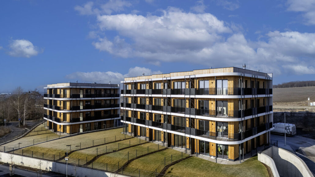 Vícepodlažní dřevostavba TIMBER PRAHA s podlahovým vytápěním REHAU