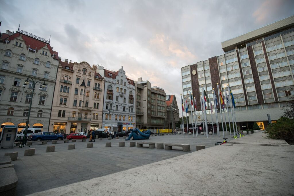 Do soutěže o novou podobu piazzetty v Pařížské ulici se přihlásilo téměř 200 ateliérů