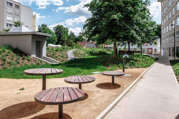 Park ve vnitrobloku U Uranie, autorky a foto Ateliér YYYY: zahradní a krajinářské architektury