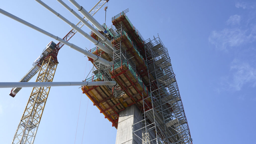 Jak postavit mostní pylon zavěšeného mostu