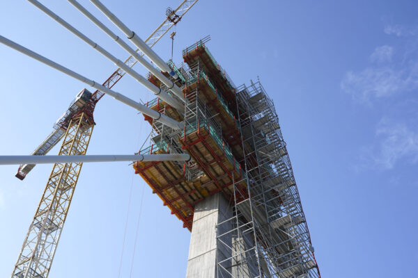 Jak postavit mostní pylon zavěšeného mostu