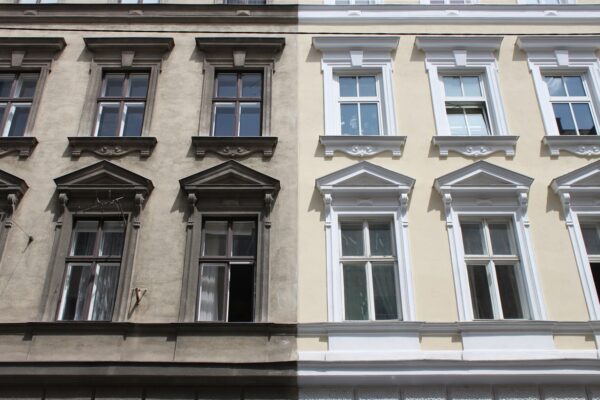 Jak efektivně chránit fasádu před plísněmi a řasami