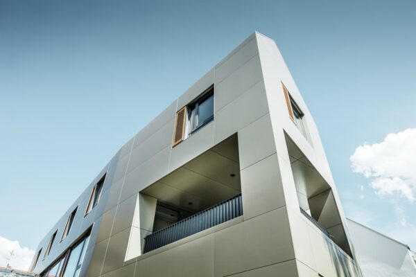 Fasádní systém PREFABOND v architektuře veřejných budov