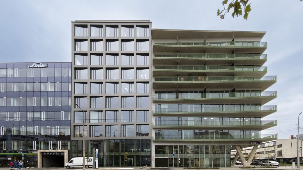 Polyfunkční trojdomí v Brně, autoři a53 architekti a dílna, foto Marieta Musálková