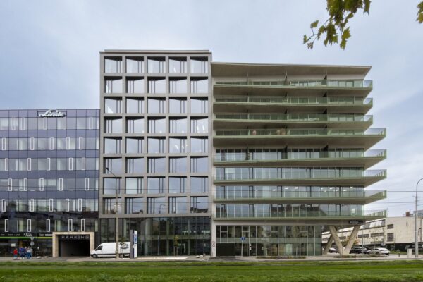 Polyfunkční trojdomí v Brně, autoři a53 architekti a dílna, foto Marieta Musálková