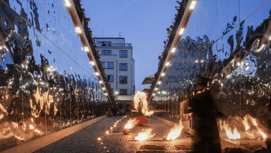 Dílo REFLEXE_ZRCADLENI v Praze 3, autoři ATELIER HRA, foto Josef Kučera