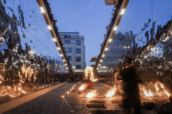 Dílo REFLEXE_ZRCADLENI v Praze 3, autoři ATELIER HRA, foto Josef Kučera