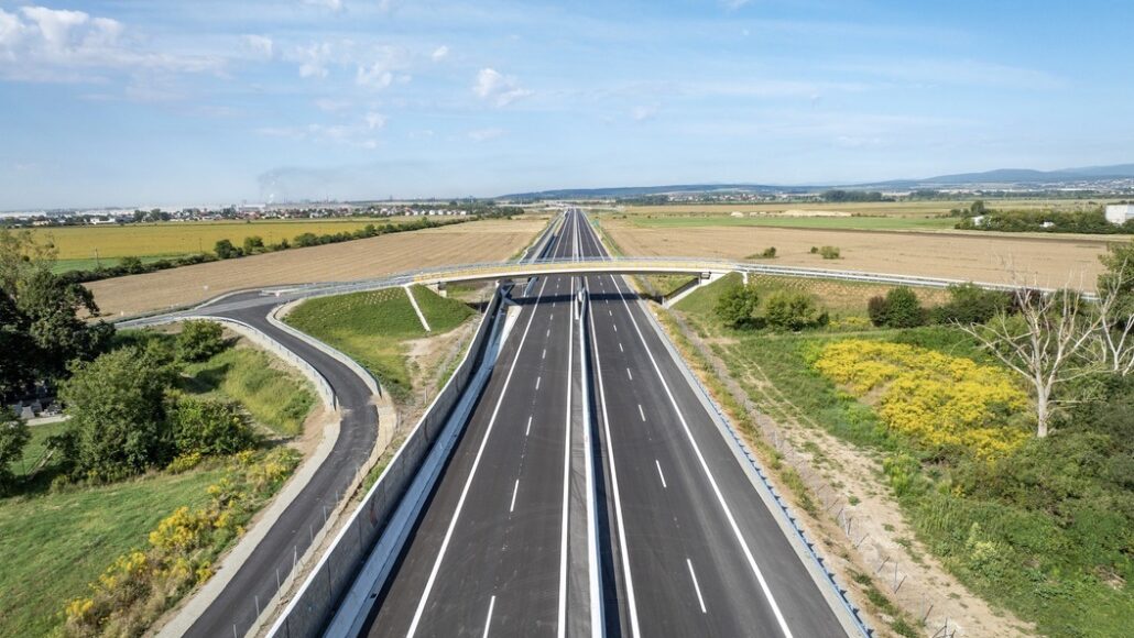 Kompozitní zábradlí MEA na nové rychlostní silnici R2 u Košic