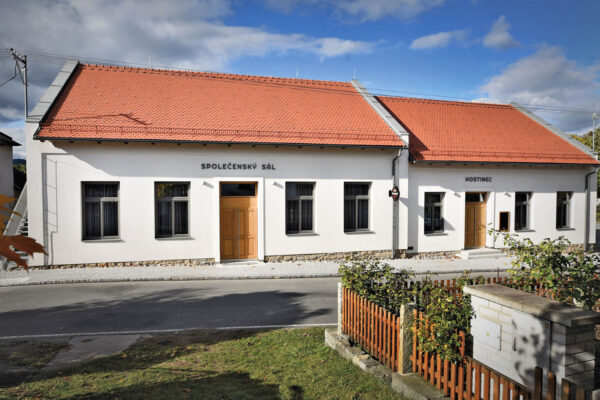 Cihla a příběhy: Proměna hostince na obecní dům