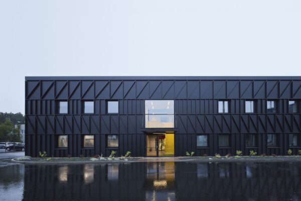 Továrna v Pardubicích, autoři Bíza architekti, foto Peter Fabo