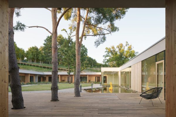 Dětský hospic v Brně, autoři ČTYŘSTĚN, foto Dětský hospic Dům pro Julii v Brně, autoři ČTYŘSTĚN, foto Alex Shoots Buildings