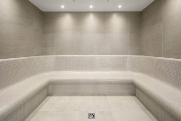 Svitavy mají nový bazén: moderní, hravý s wellness zážitky