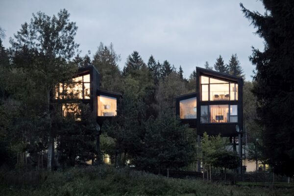 Dva treehousy na Vysočině, autor David Hladík, foto Patrik Špalovský