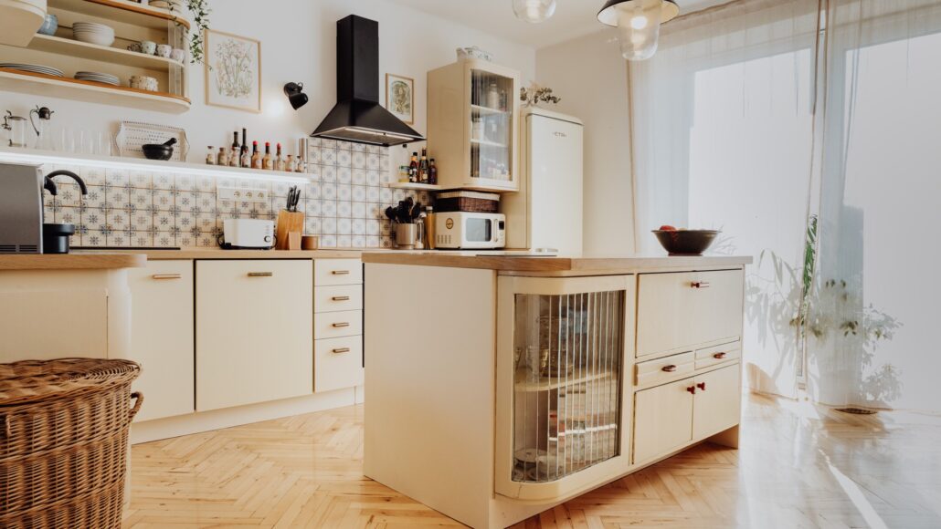 Interiér rodinného domu s keramickou dílnou, autorka Michaela Vašková, foto Karolína Holub