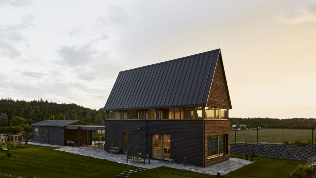 Dům se stodolou v Kolíně, autoři 0,5 Studio, foto Peter Fabo