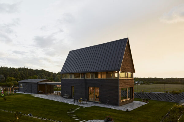 Dům se stodolou v Kolíně, autoři 0,5 Studio, foto Peter Fabo