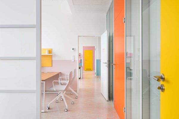 Interiér kliniky v Praze, autoři Skoták architekti a Andrle architekti, foto Studio Flusser