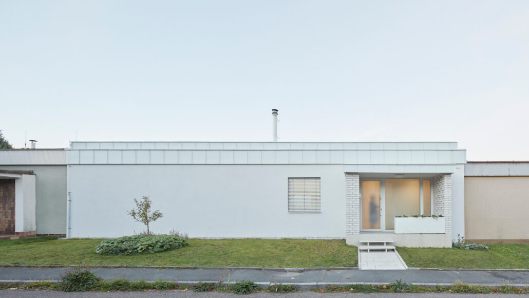 Atriový domek v Plzni, autoři Modulora, foto Peter Fabo