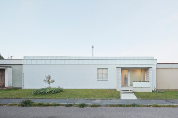 Atriový domek v Plzni, autoři Modulora, foto Peter Fabo