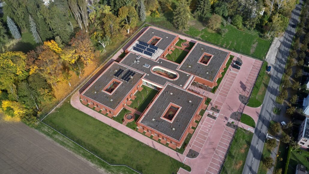 Domov seniorů v Novém Bydžově, autoři Architektura / David Kraus, foto Filip Šlapal