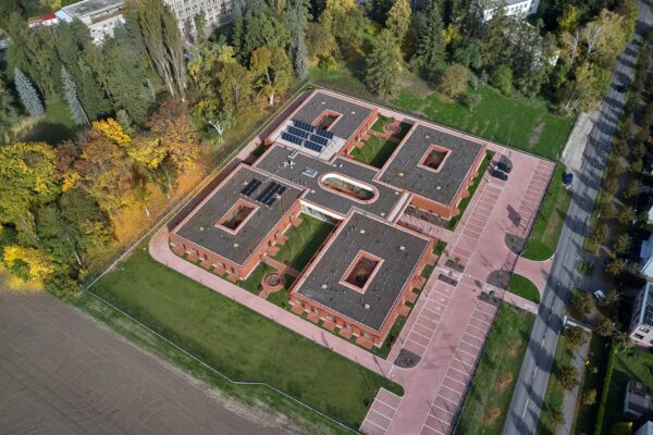 Domov seniorů v Novém Bydžově, autoři Architektura / David Kraus, foto Filip Šlapal