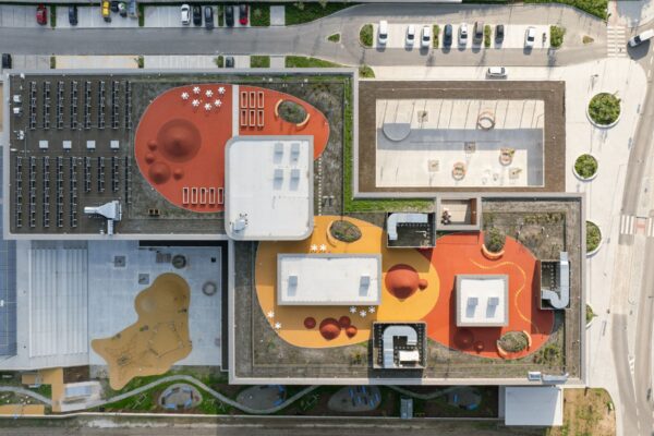 Základní škola v Chýni, autoři OVA, foto Alex Shoots Buildings