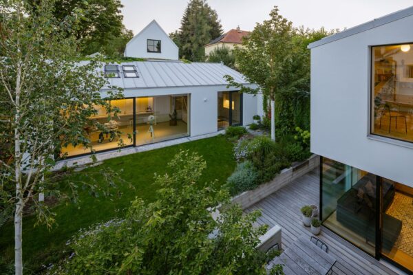 Rodinný dům se sochařským ateliérem v Praze, autorka Anna Nižňanská, foto Václav Novák