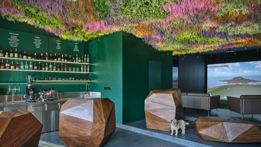 Golf v interiér v Praze, autoři 20–20–ARCHITEKTI, foto BoysPlayNice