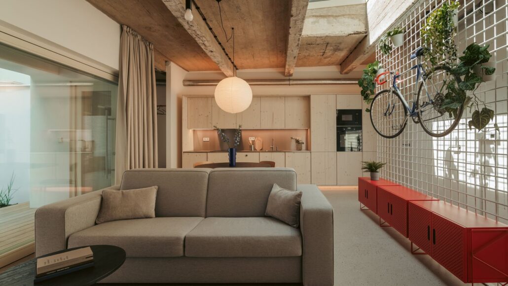 Byt ve vnitroblokové vestavbě v Praze, autoři BekArch, foto Ondřej Holub