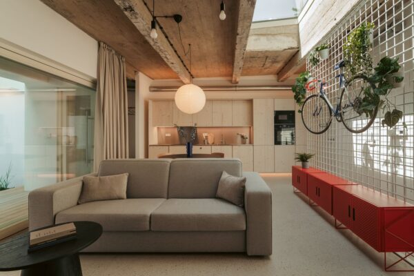 Byt ve vnitroblokové vestavbě v Praze, autoři BekArch, foto Ondřej Holub