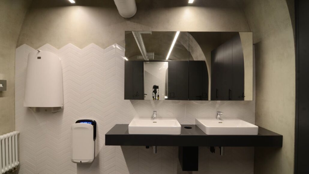 Betonová stěrka v hlavní budově Muzea Prahy