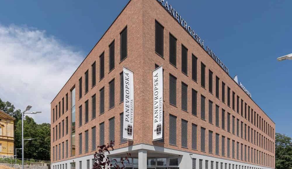 Nový kampus Panevropské univerzity v areálu bývalých vinařských závodů