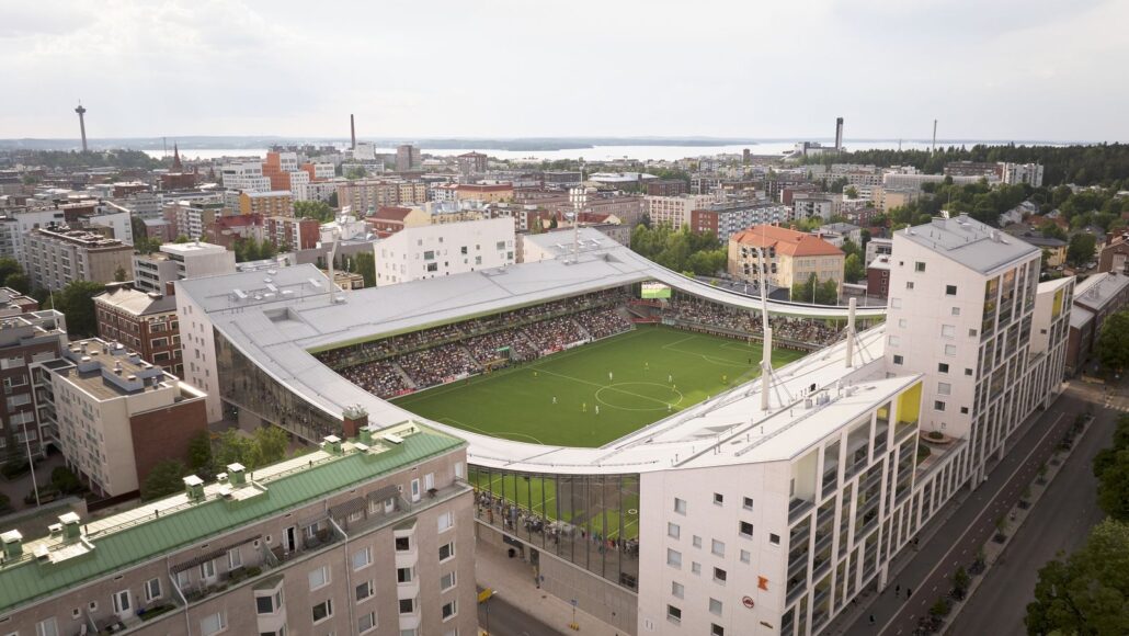 Tammela Stadium v finském Tampere – hybridní blok kombinující sport, bydlení a obchod, autoři JKMM Architects, foto Tuomas Uusheimo, zdroj EUMiesAwards